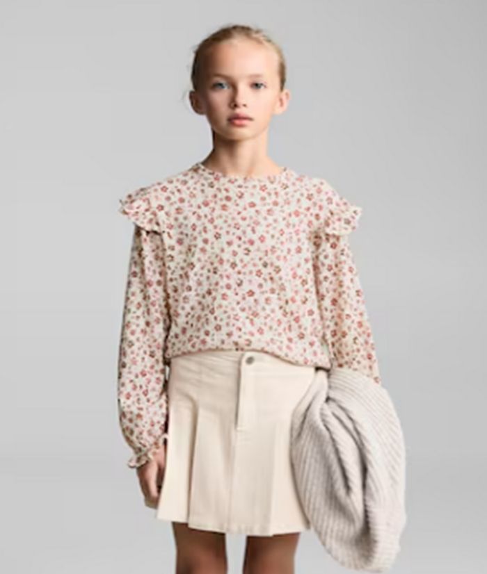 Composition: 99% polyester. 1% elastane.														